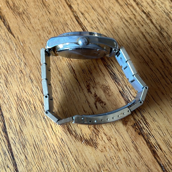 Geneva Electra Wind-up Watch - Picture 3 of 5